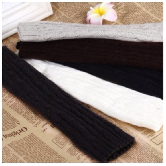 Black Fingerless Warm Sweater Gloves BOUTIQUE NEW - Picture 2 of 5